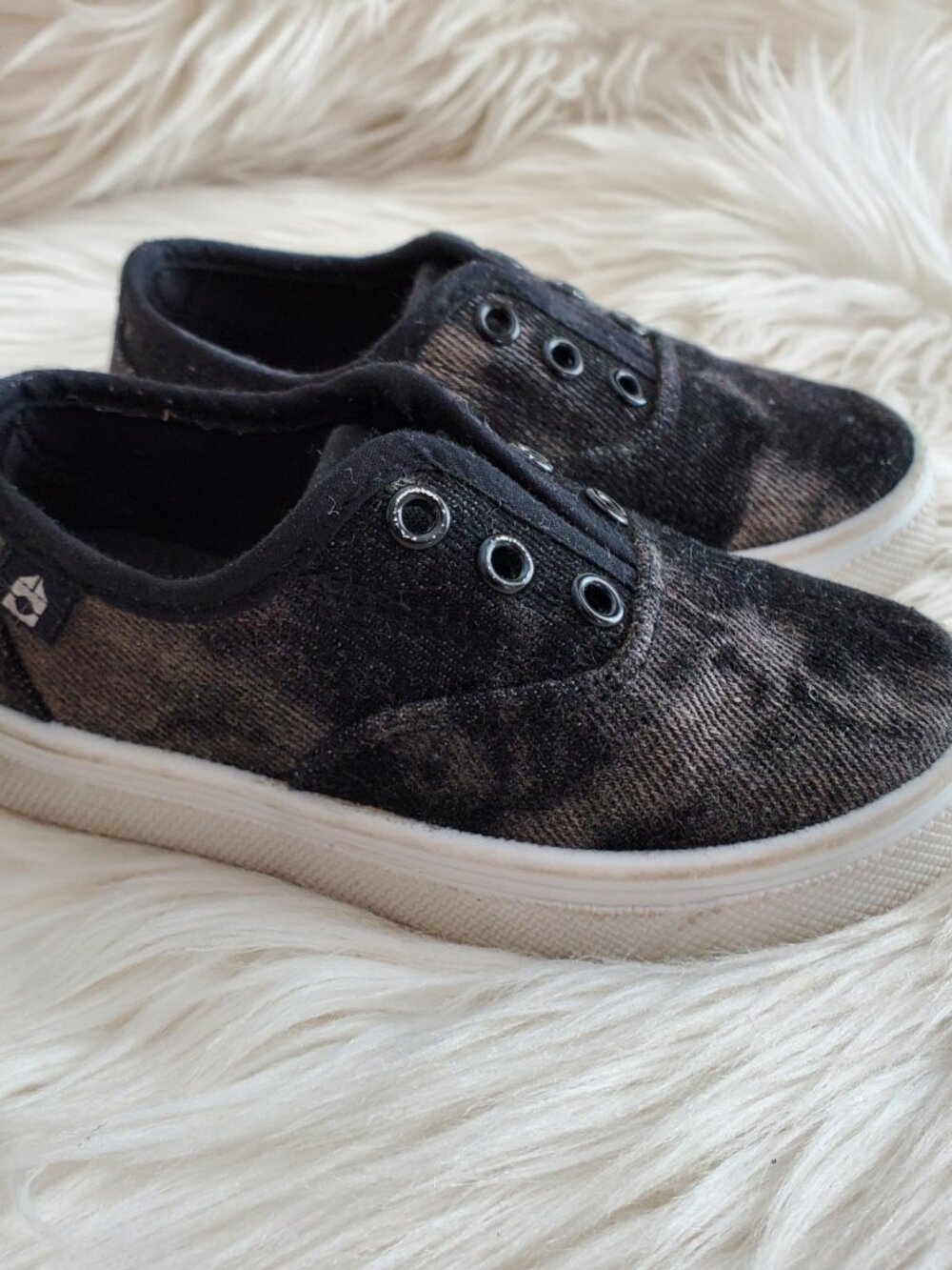 Oomphies Toddler Boys Slip On Comfy Durable Sneakers SZ 7C